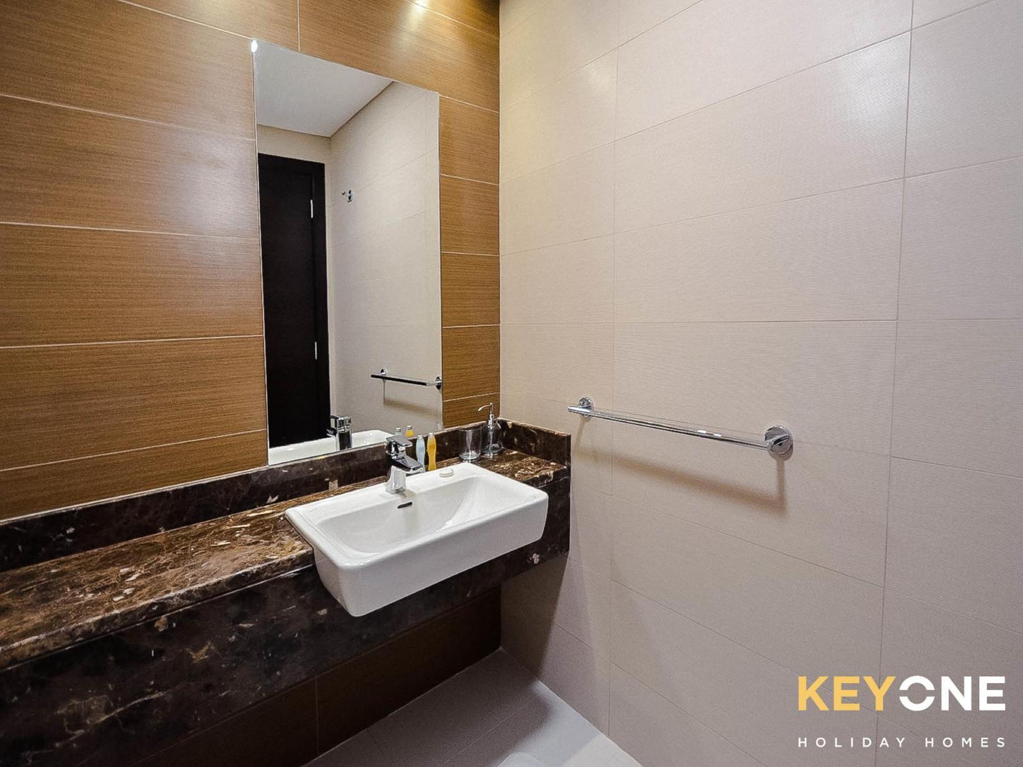 Sophisticated One Bedroom With Full Marina View Дубай Экстерьер фото